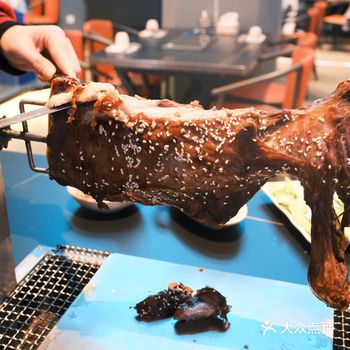 #烤羊腿 #烤羊排 #就喜欢这刺啦刺啦的烤羊腿 