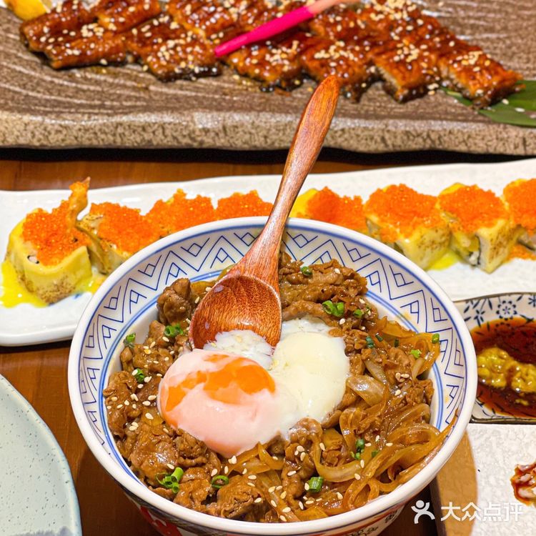 瞬间被治愈！寿喜锅、豪华鹅肝手握，每次都吃到光盘