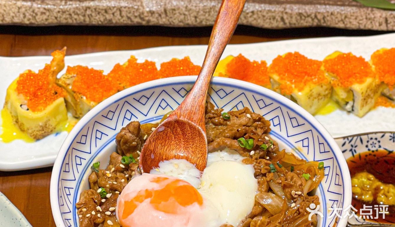 瞬间被治愈！寿喜锅、豪华鹅肝手握，每次都吃到光盘