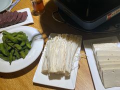 -茸梅路右拐龙虾-农家菜(松江店)