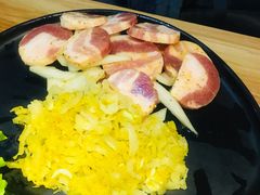 烤精选猪五花配酸菜-小米烤肉-泥炉炭烤(常营店)