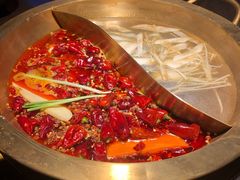 特色鸳鸯锅-锅说大脸毛肚重庆老火锅(佐阾店)