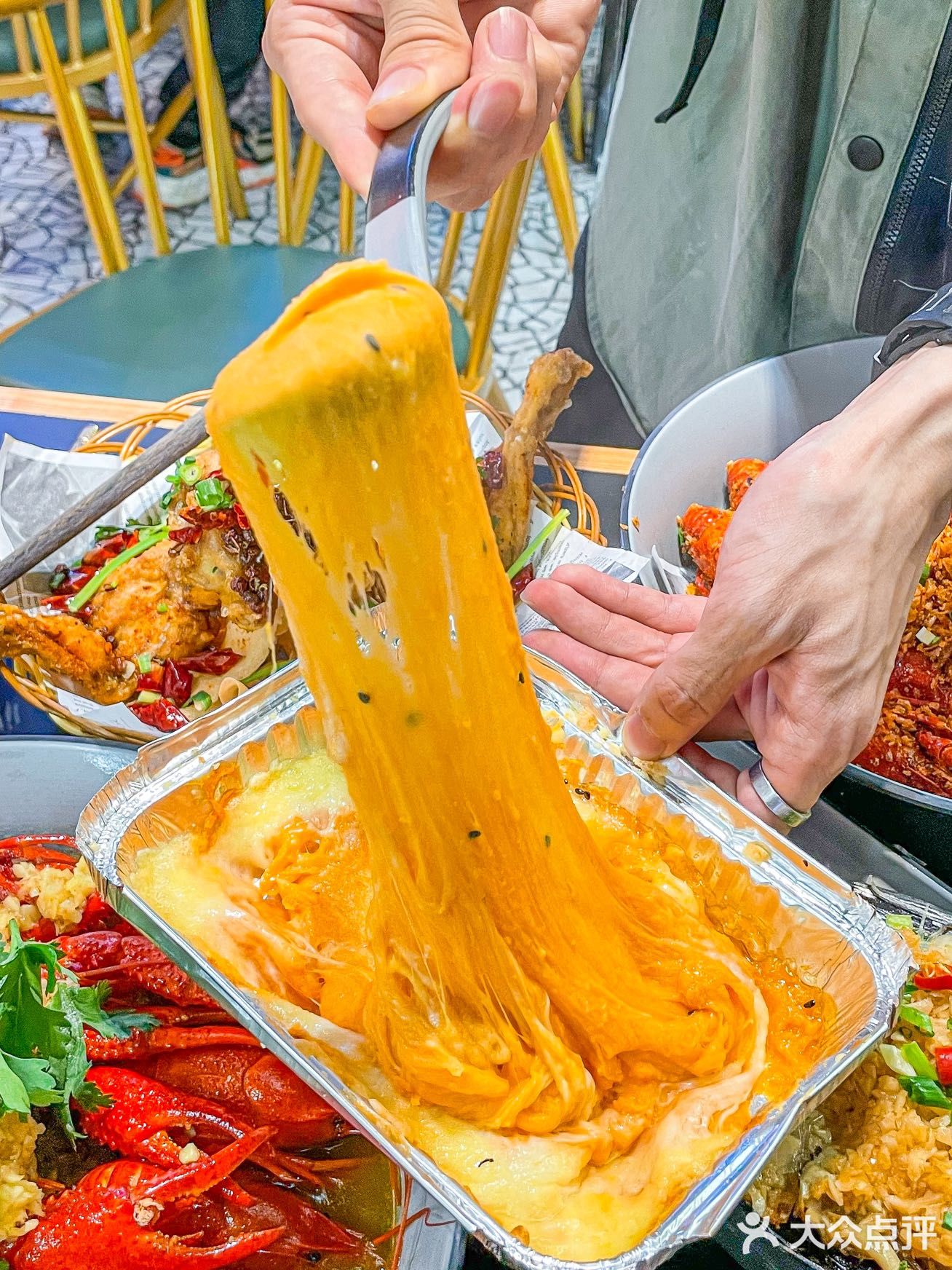 城市露营🏕️街头扒虾吃烧烤的感觉太哇塞🥰