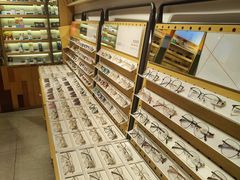 -LOOK眼镜·蔡司依视路配镜(宝山万达店)