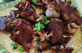 Hu's Braised Pig Trotters