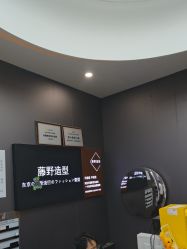 -藤野造型烫染·漂发