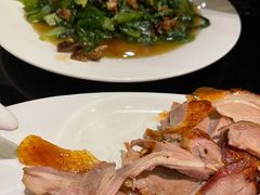 精品烤鸭-皇城根·鲁菜济南菜·吊炉烤鸭·炒鸡鱼头(济南旗舰店)