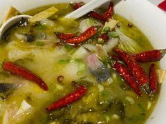 -渝是乎酸菜鱼(龙旗购物中心店)