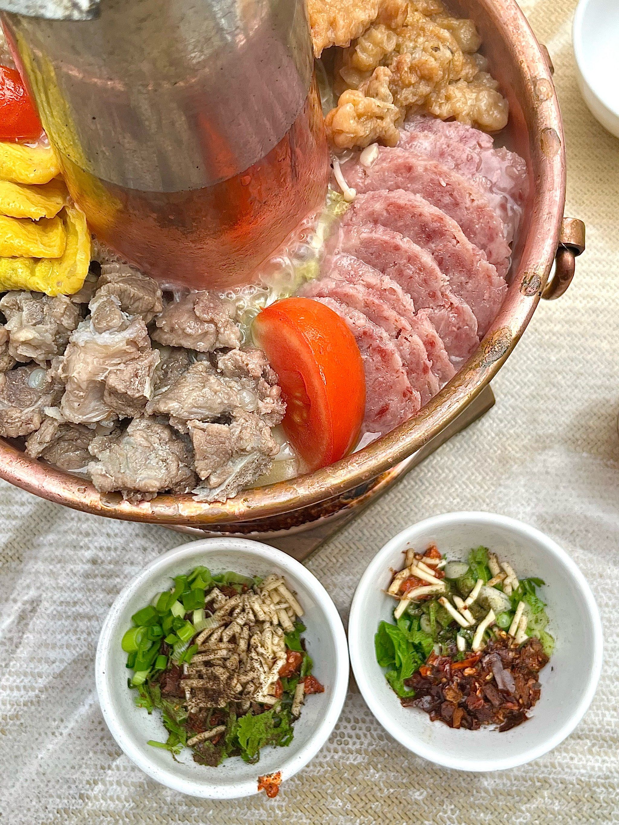 冒着热气的炊锅你还没有吃到￼