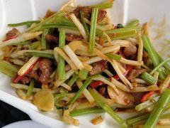 西芹牛肉-东馆和天下特色餐饮(工农店)