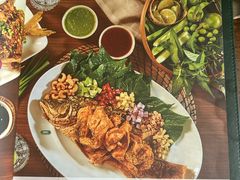 -Chom Cafe and Restaurant