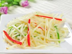 青椒土豆丝-三个蒙古大叔羊肉串(大宁店)