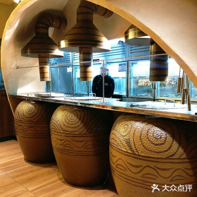 上海最大的烧烤店来银亭路啦，这缸烤的味道真是绝了！ 