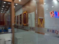 -靓芙泉专研痘痘肌