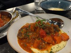 勃艮第红酒炖牛尾配自制土豆泥-LESCEDARS Brasserie Bistro香柏树