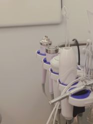 -苗方清颜痘肌研究所