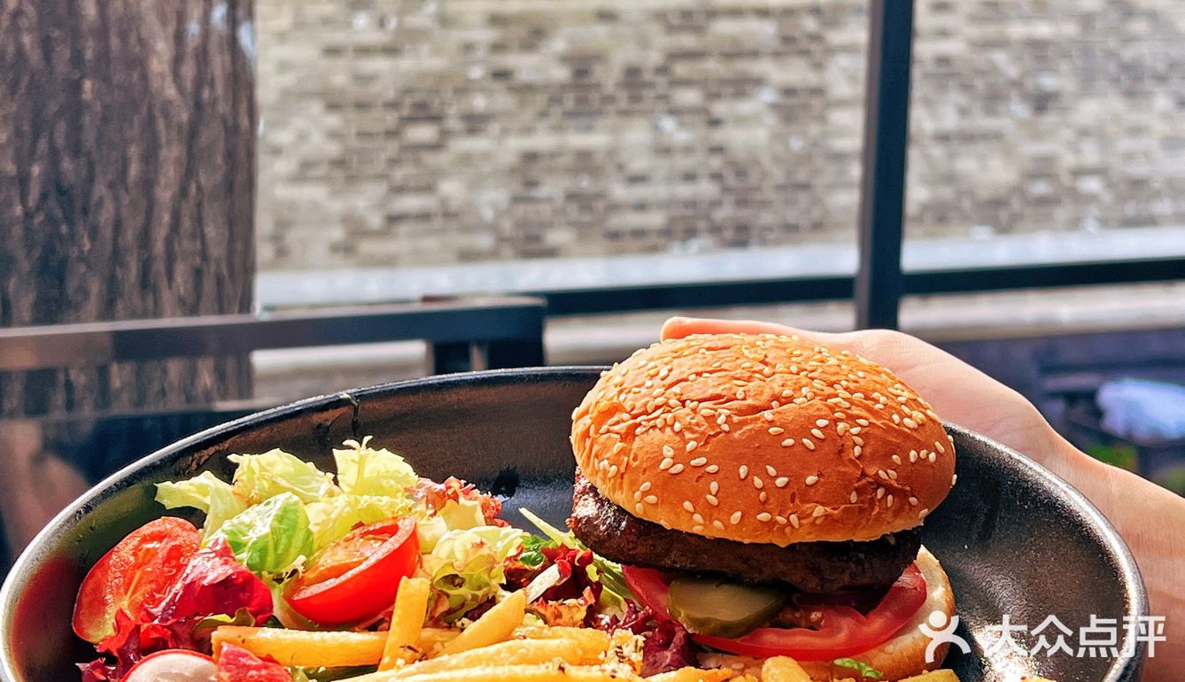 《胡同里的西餐厅，我爱这风景你爱这汉堡🍔》