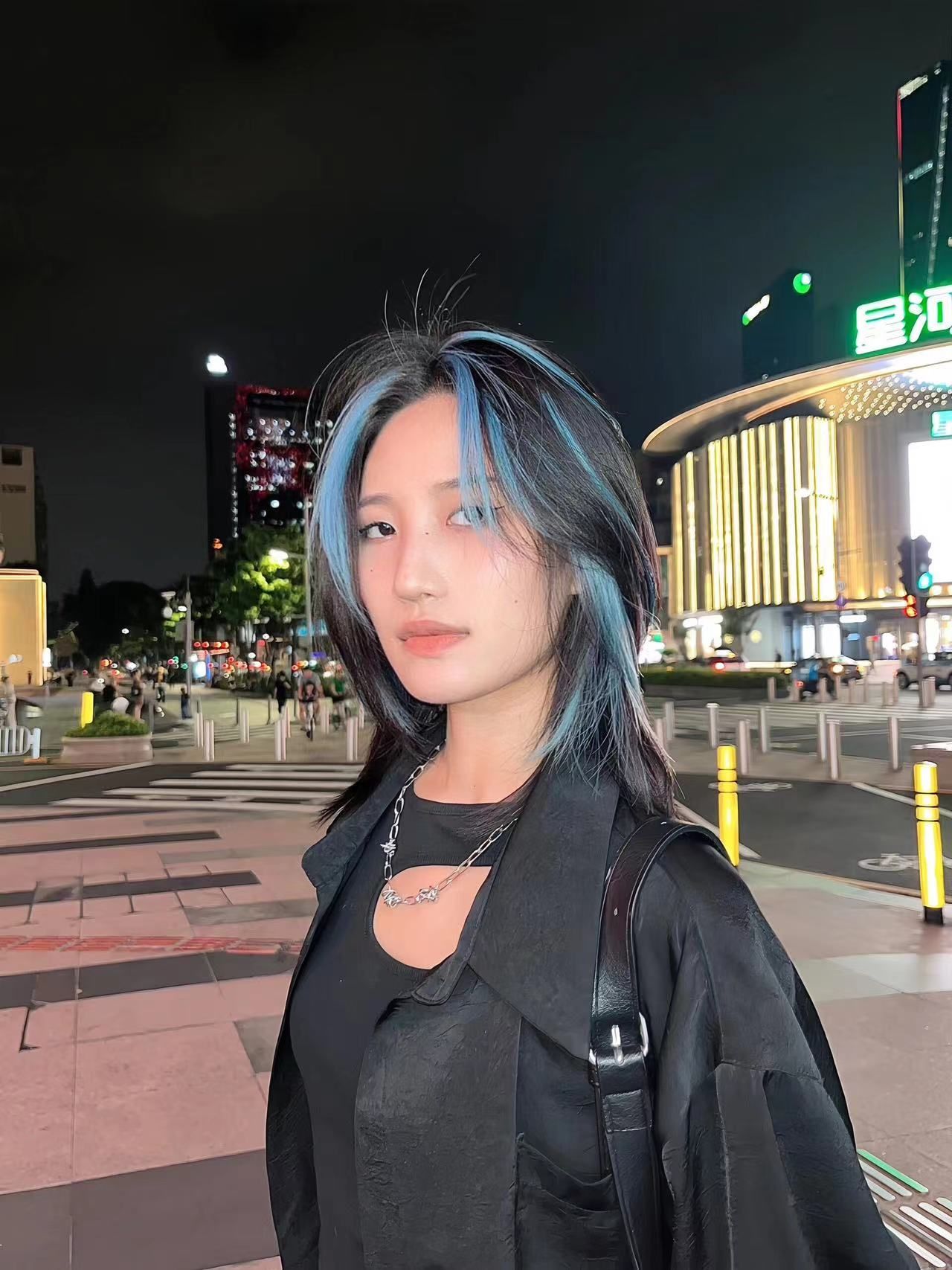 狼尾鲻鱼头搭配挂耳染,真的好酷90