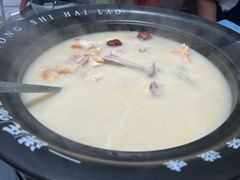 -洪氏嗨捞·广东猪肚鸡·椰子鸡火锅(西咸万象城店)