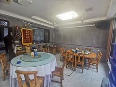 -明月食府(二区干二路店)