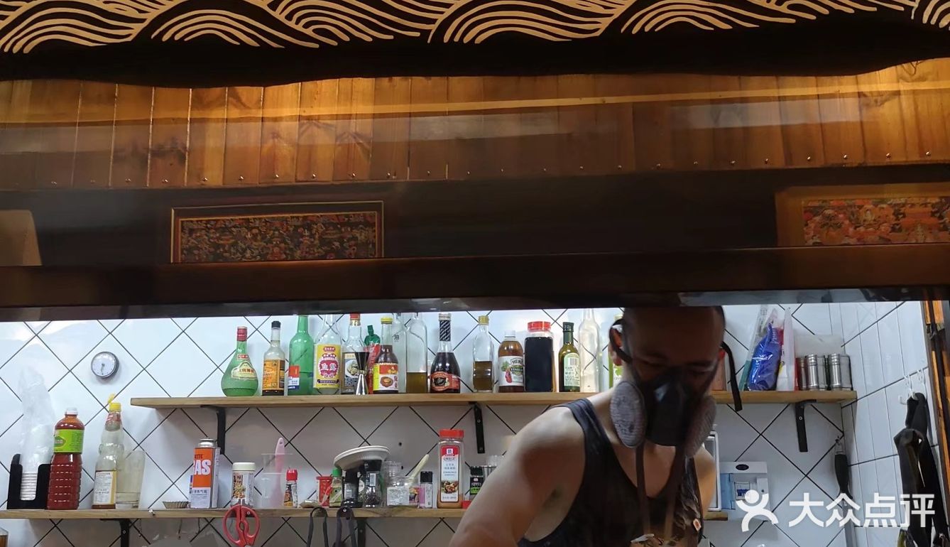 这家店在中山公园附近好像，具体位置我也给忘记了
