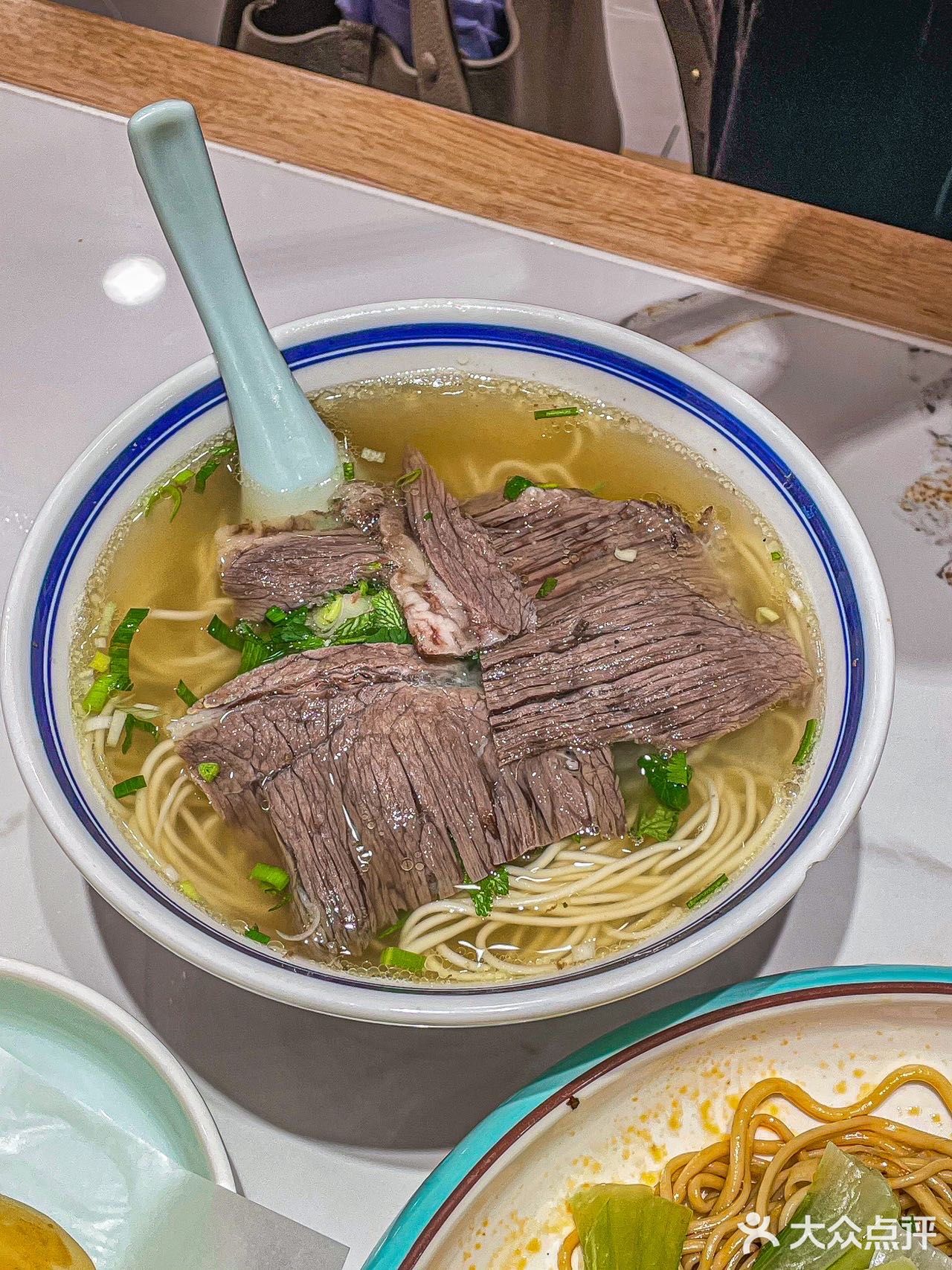 家人们！！这个牛肉面好吃又正宗！！🍜🍚