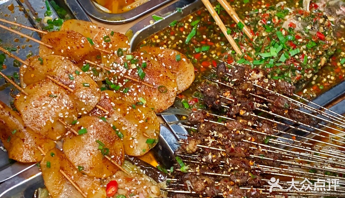 重庆物价好感人!0.9元烧烤/街头炒饭好香…