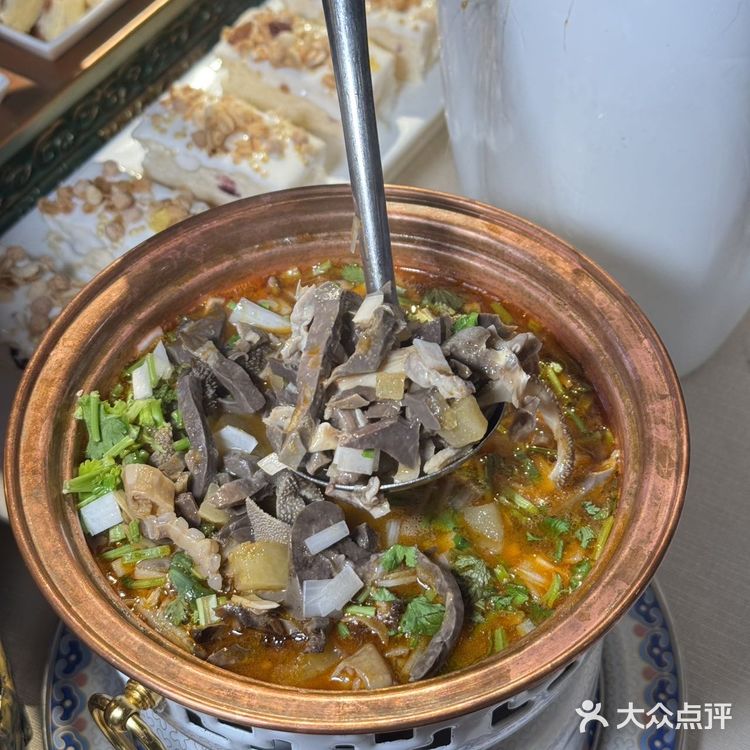 简直刷新了我对蒙古菜的认知！人均150居然能吃到烤全羊