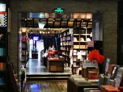 -钟书阁(松江泰晤士小镇店)