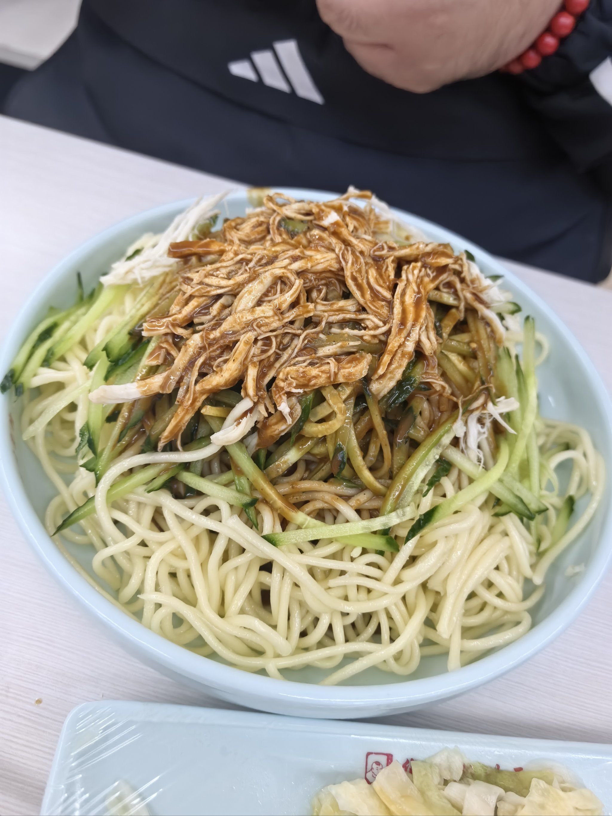 开胃爽口的鸡丝凉面