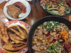 -爆炸头阿姨小四川正宗川味小吃(无任何分店)