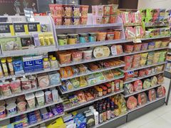 -全家便利店(洛川东路店)