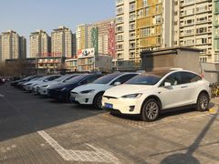 -新荟城购物中心-停车场