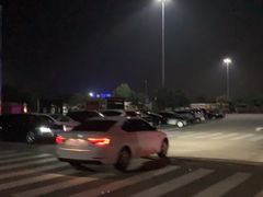 -平望服务区·停车场