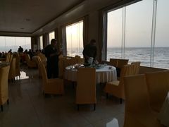 靠窗位-湖边饭店