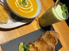 牛油果沙拉配面包-The Diner X餐厅(青岛万象城店)