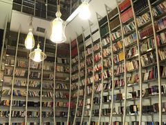 -钟书阁(松江泰晤士小镇店)