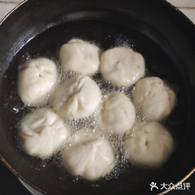 特色推荐： 大集绿豆包子可是我们蔡甸的一绝