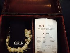 -Noir. Dining in the Dark