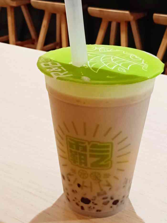 b 巡茶属于一家连锁加盟的以水果茶为主的店铺 作为奶茶控的我上班的