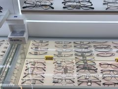 -美式眼镜·授权蔡司.依视路.尼康.豪雅.明月(南翔印象城店)