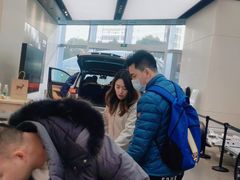 -理想汽车(世纪汇店)
