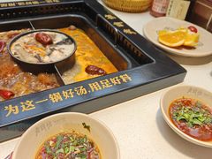 -老牌坊云南鱼豆花火锅(哈西万达店)