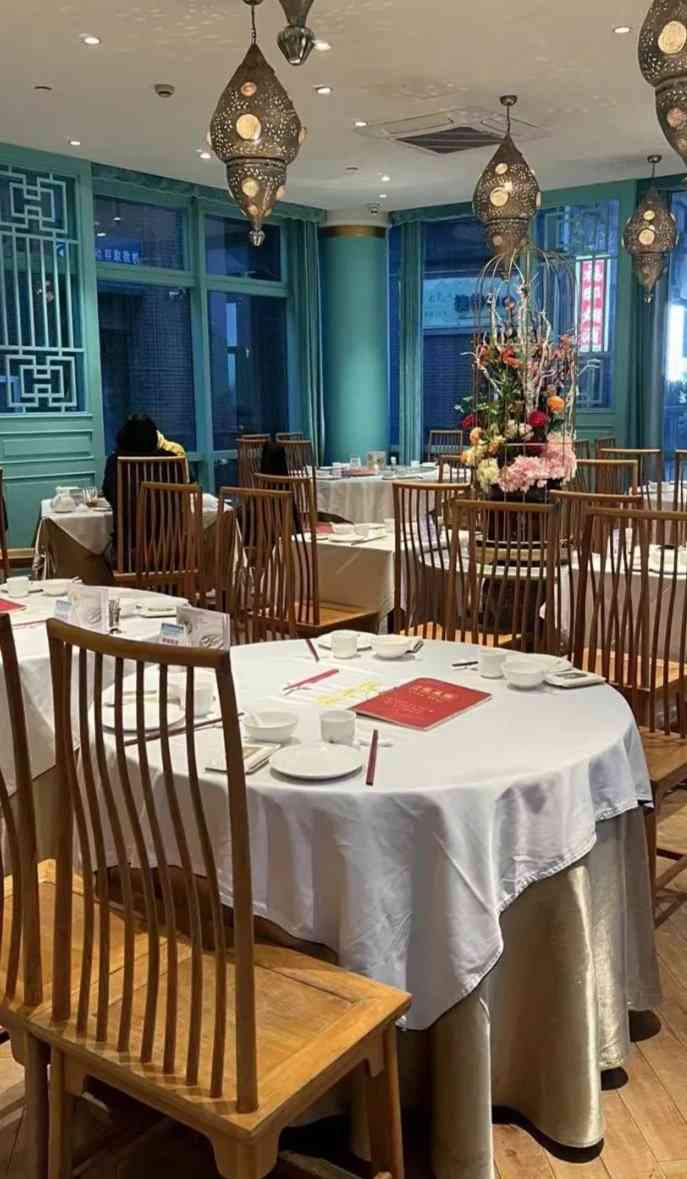 香港龙凤楼(蒙自路店)-"夜宵推出广东传统"打边炉"不错,鸡煲翅和.