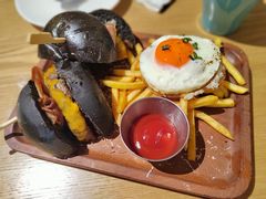 27&nbsp;牛肉汉堡-HELLO 27 意面·沙拉·帕尼尼