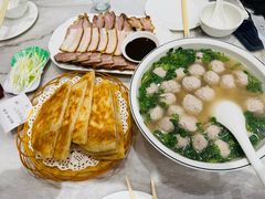 -李连贵熏肉美食酒楼(东市商贸店)