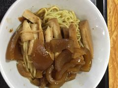 -松树干拌面店