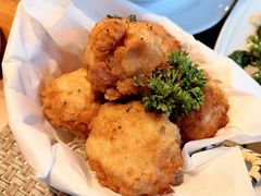 -Chom Cafe and Restaurant