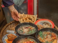 -爆炸头阿姨小四川正宗川味小吃(无任何分店)