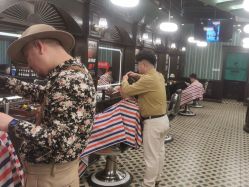 -海文先生国潮烫染男士理发馆